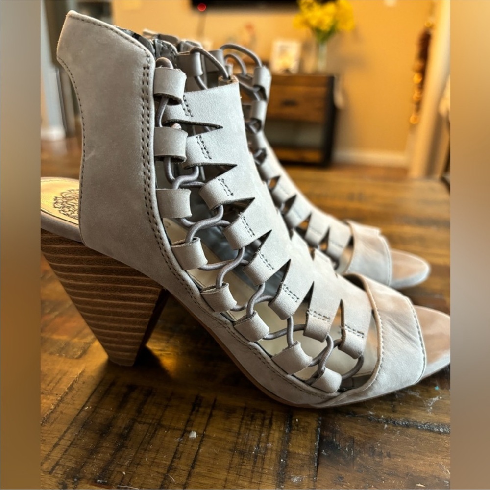 Vince Camuto Briaz Leather Stretch Block Heel Sandal sz5‎